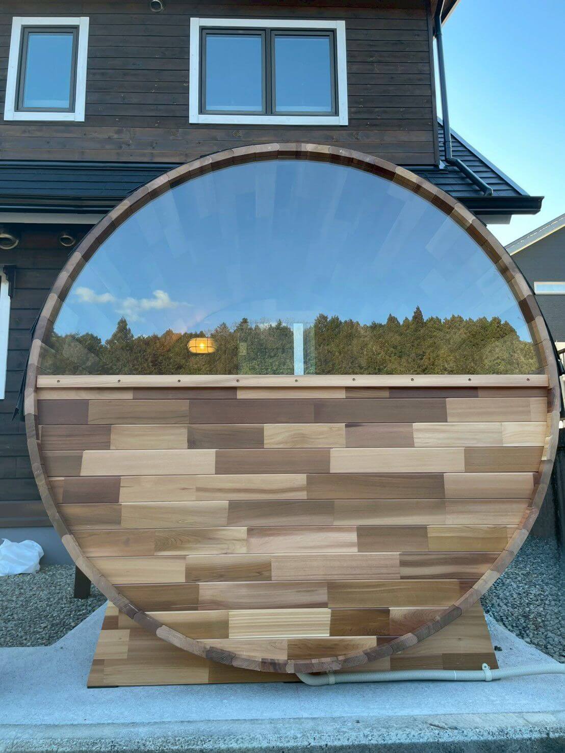 RED CEDAR SAUNA sisu バレルサウナ　～4名用　半月窓