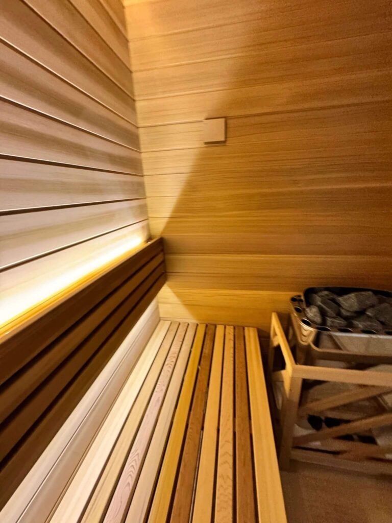 Red Cedar Sauna SISU　屋内用サウナ