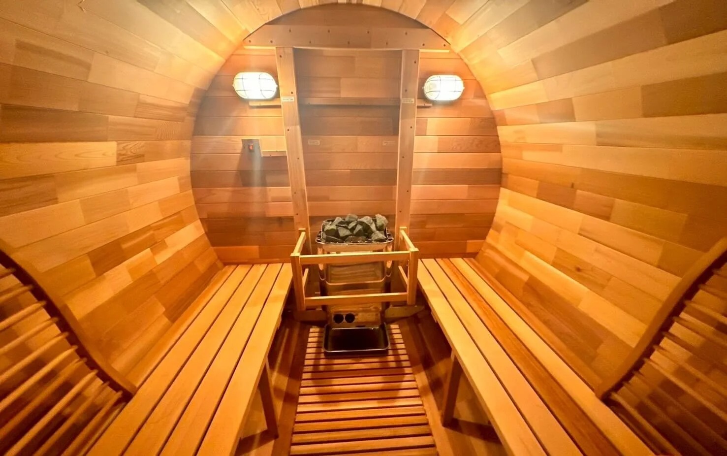 RED CEDAR SAUNA sisu バレルサウナ　～4名用RED CEDAR SAUNA sisu バレルサウナ　～4名用