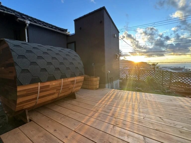 千葉県の民泊施設にレッドシダー製バレルサウナを導入