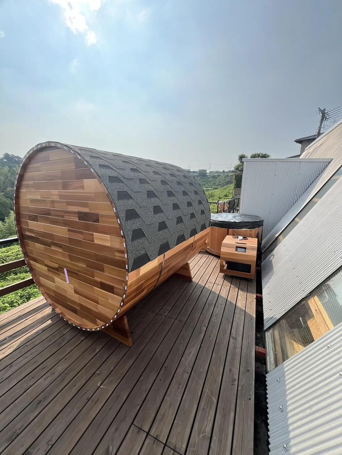 熊本県の民泊施設にレッドシダー製バレルサウナとチラー付き水風呂を導入