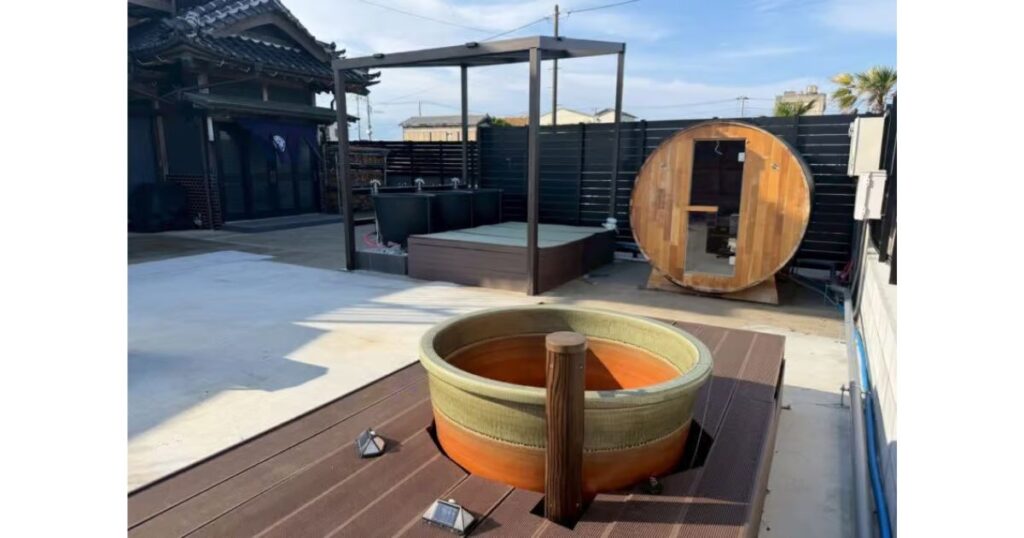 千葉県の民泊施設に信楽焼き浴槽と五右衛門風呂、バレルサウナを導入いただきました